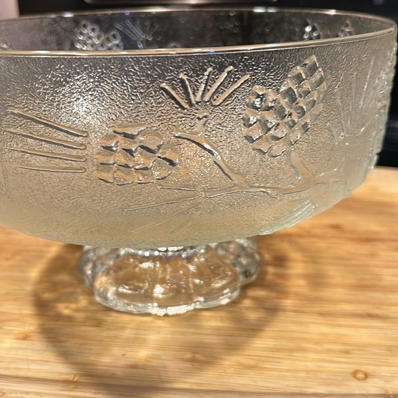 Vtg, Tiara Glass Ponderosa Pine Round Serving Bowl, Footed, 9.25" x 5.75" - Picture 3 of 7